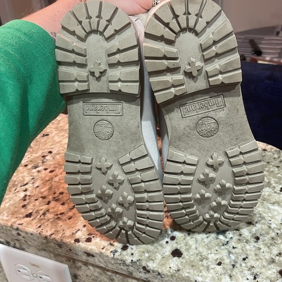 Timberland grey faux fur trim size 8.5 women’s boot - Picture 4 of 5